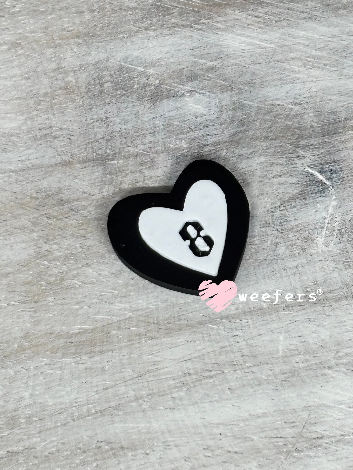 Eightball Heart Flat Back Lid Charms - Black and White